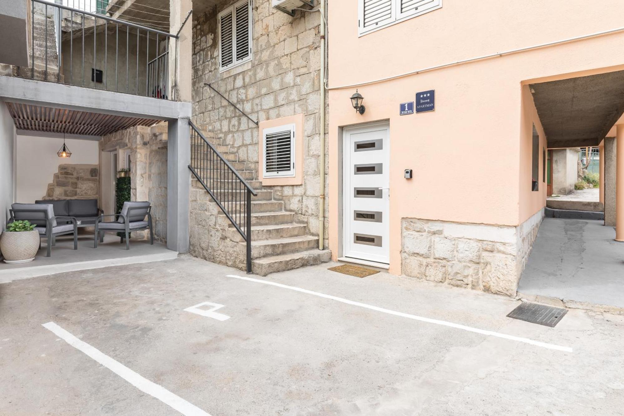 Heritage Apartman Geza In Centar With Private Parking Kaštela 외부 사진