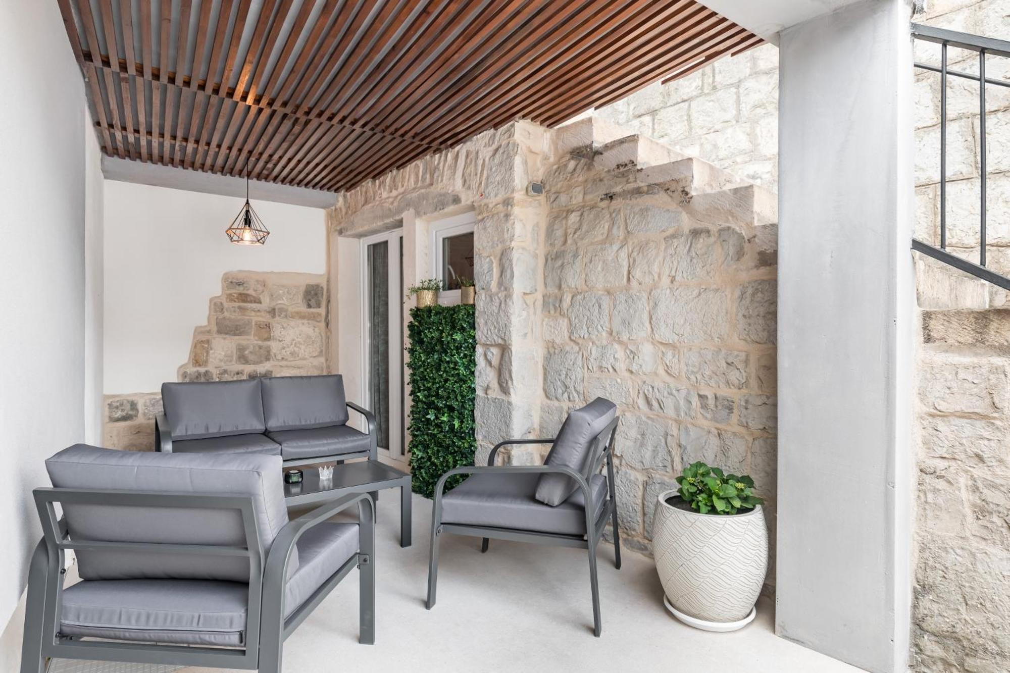 Heritage Apartman Geza In Centar With Private Parking Kaštela 외부 사진