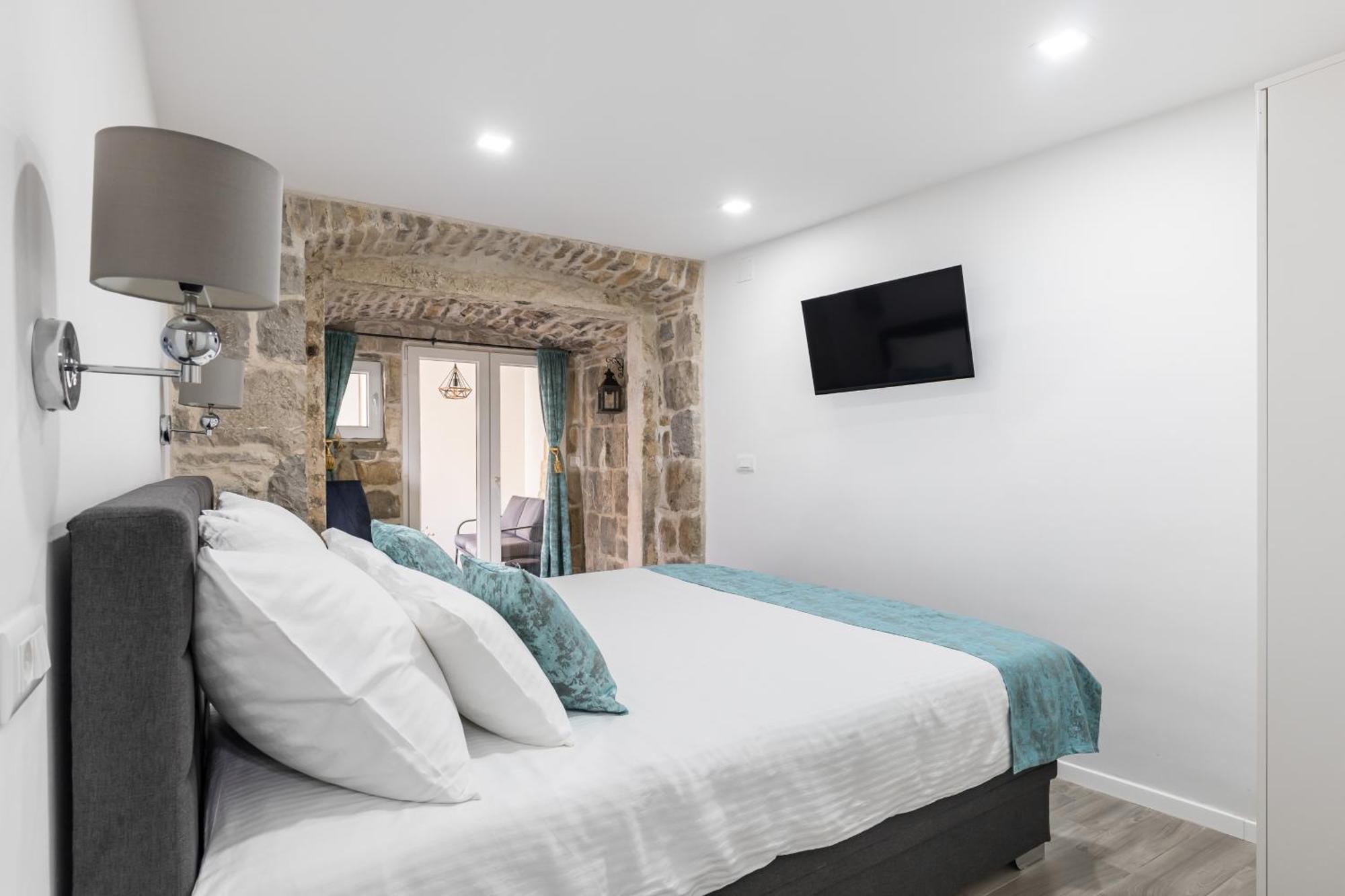 Heritage Apartman Geza In Centar With Private Parking Kaštela 외부 사진