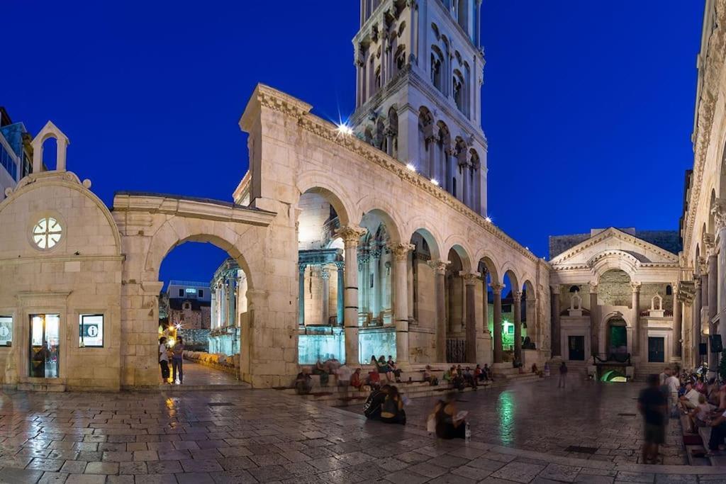 Heritage Apartman Geza In Centar With Private Parking Kaštela 외부 사진
